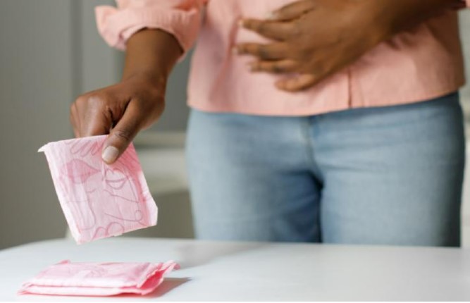 Queda no Combate a Pobreza Menstrual em Petrópolis