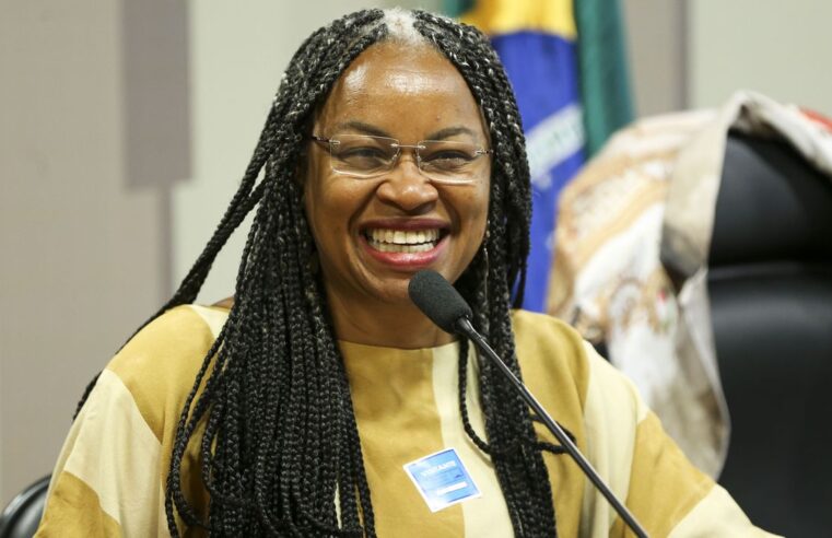 Deputada baiana lança livro Mulher preta na política