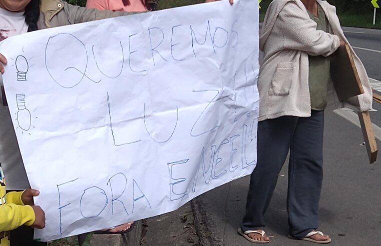 Manifestação bloqueia parte da BR-040 em Petrópolis