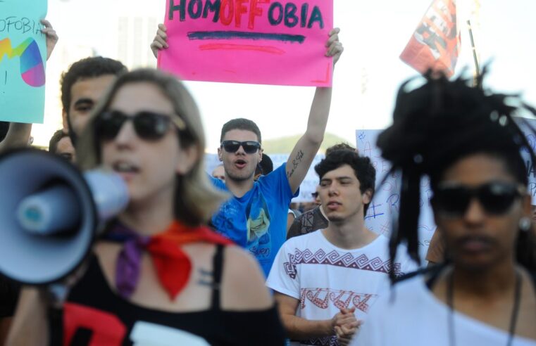 Registros de racismo e homofobia disparam no país em 2022