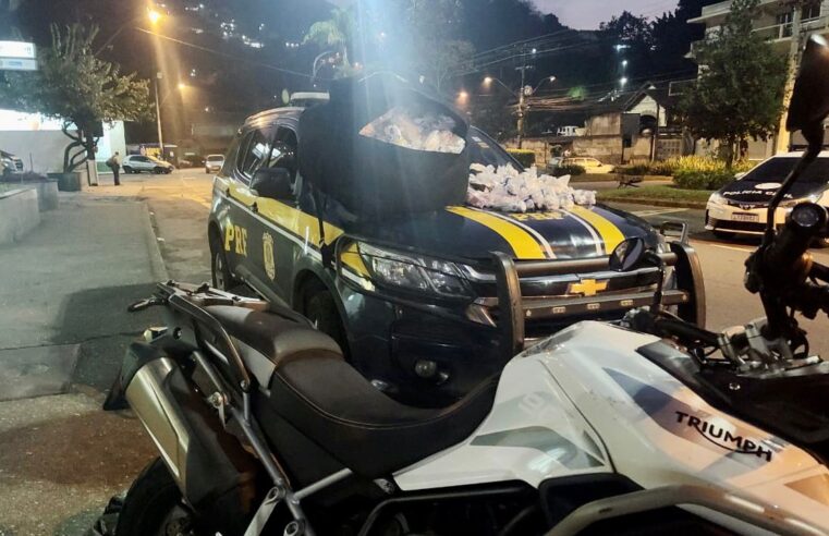 PRF apreende quase 60 quilos de drogas em Petrópolis-RJ
