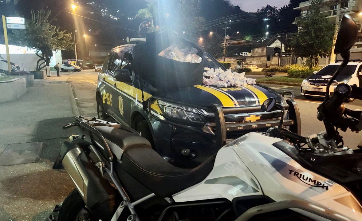 PRF apreende quase 60 quilos de drogas em Petrópolis-RJ