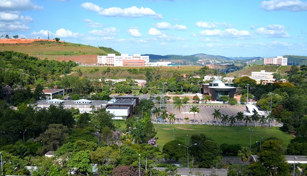 Jovem petropolitana arrecada verba para faculdade