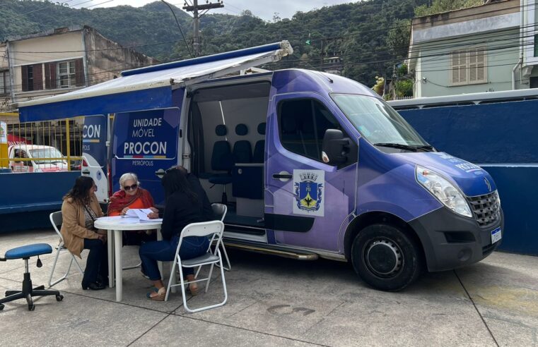Moradores do Mosela recebem atendimentos neste sábado por meio do programa Nosso Bairro