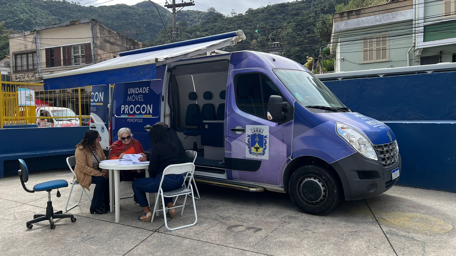 Moradores do Mosela recebem atendimentos neste sábado por meio do programa Nosso Bairro