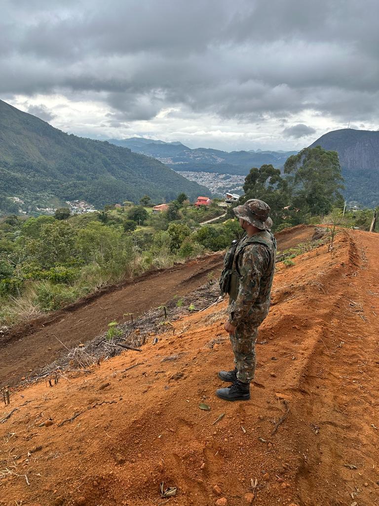 UPAM Três Picos constata veracidade de denúncia sobre movimentação do solo e desmatamento em bairro de Nova Friburgo