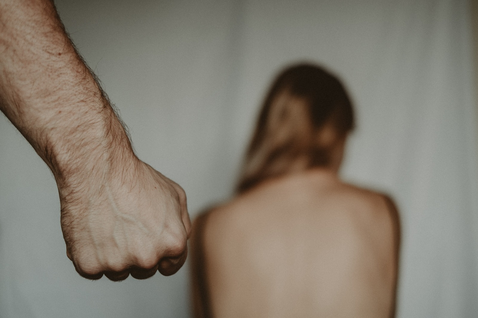 Estado do Rio de Janeiro já contabiliza mais de 33 mil denúncias de violência contra a mulher no primeiro semestre deste ano: Petrópolis soma 579 no período