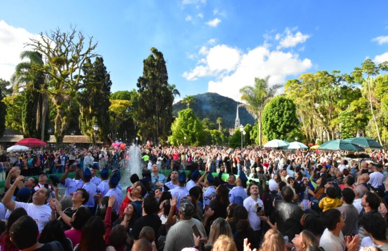 Esquadrilha da Fumaça se apresenta em Petrópolis
