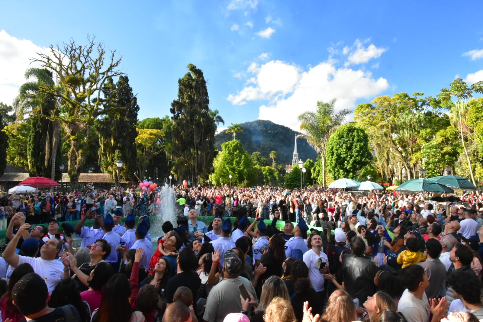 Esquadrilha da Fumaça se apresenta em Petrópolis