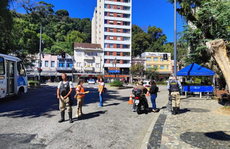 Dia do Motociclista tem blitz educativa na Praça Dom Pedro
