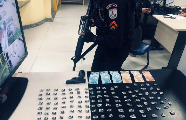 Homem é preso por tráfico de drogas na Mosela, em Petrópolis