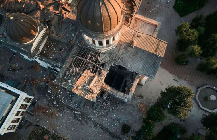 Míssil atinge catedral do século 19 na Ucrânia que é patrimônio mundial da ONU