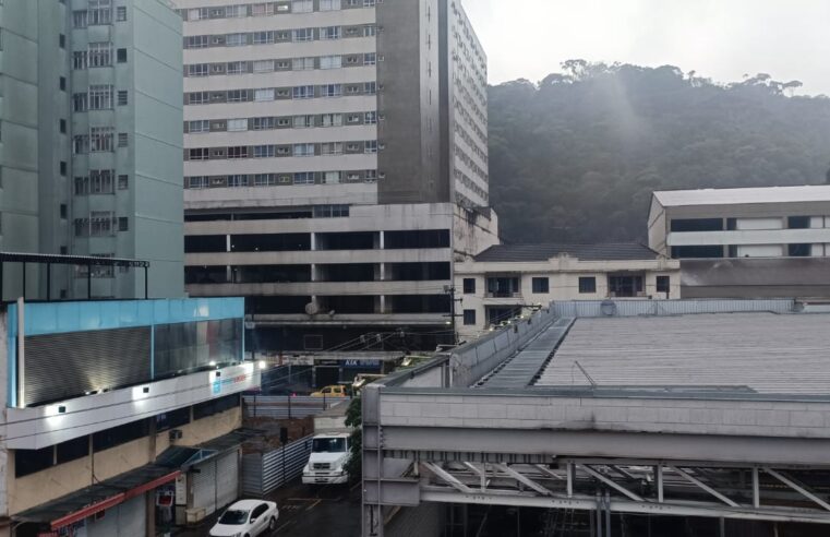 Chove forte no Centro de Petrópolis