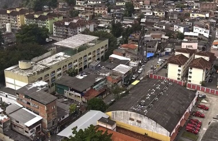 Escola pública bilíngue é cenário de documentário sobre adolescência