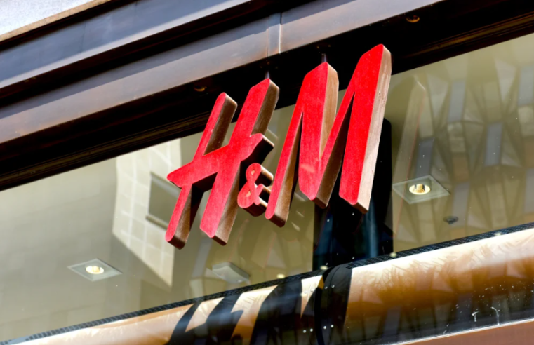 Varejista de moda H&M chega ao Brasil em 2025