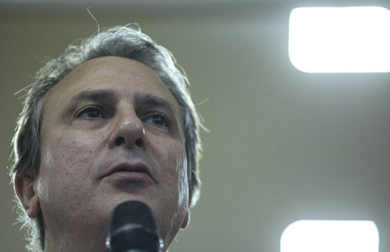 Governo prepara ações para garantir que jovens terminem o ensino médio
