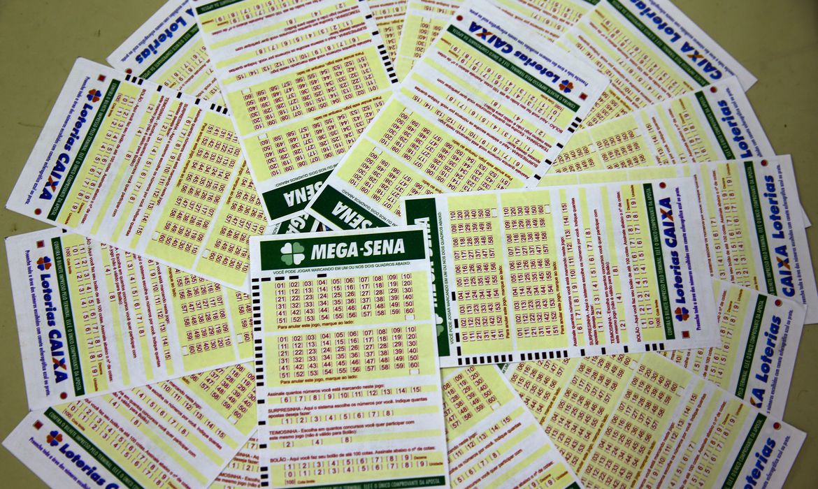 Mega-Sena acumula e prêmio pode chegar a R$ 55 milhões