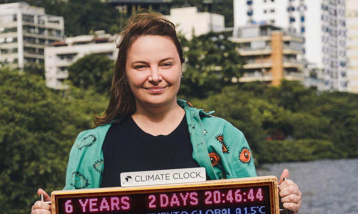 Relógio no Cristo Redentor alerta sobre impactos das mudanças do clima