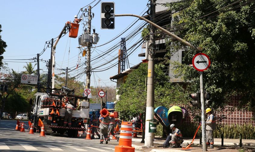 MPF instaura inquérito contra Enel e Aneel por quedas de luz em Petrópolis