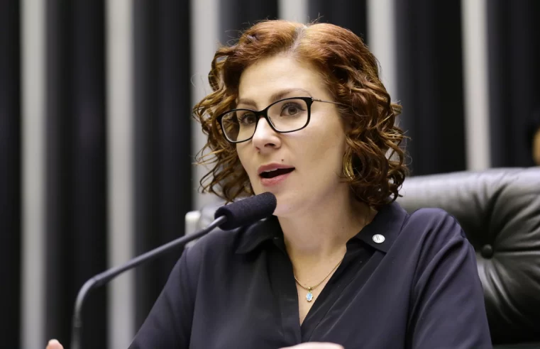 Carla Zambelli e hacker da vaza jato são alvos de operação da PF