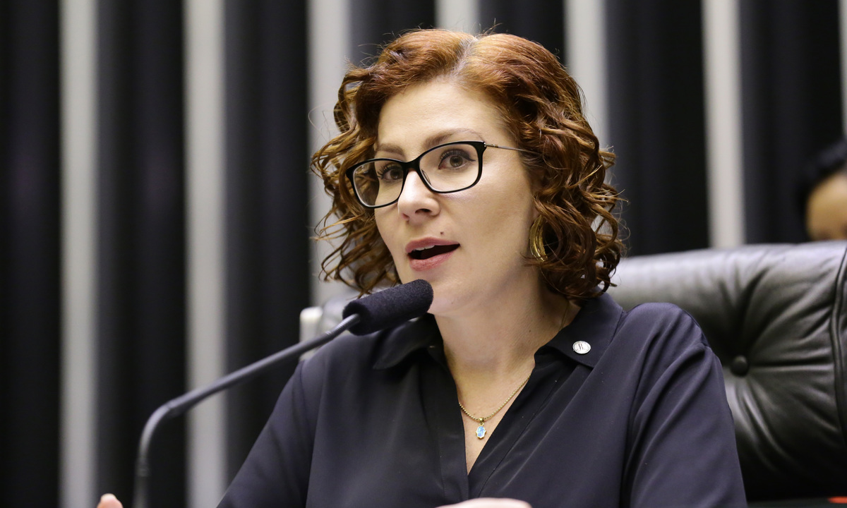 Carla Zambelli e hacker da vaza jato são alvos de operação da PF