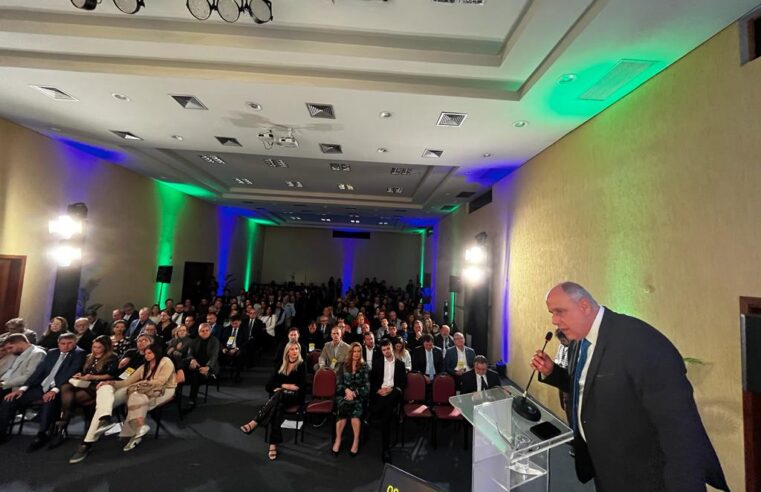 Comércio Varejista do Estado abre a 37ª Convenção entregando manifesto do setor sobre a reforma tributária aos senadores Efraim Filho e Carlos Portinho