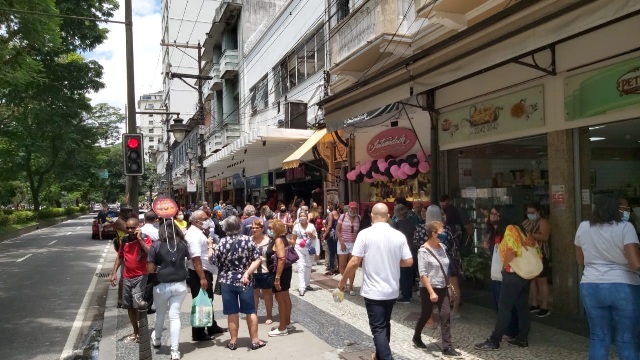 30 mil consumidores de Petrópolis vão às compras do Dia dos Pais na última hora