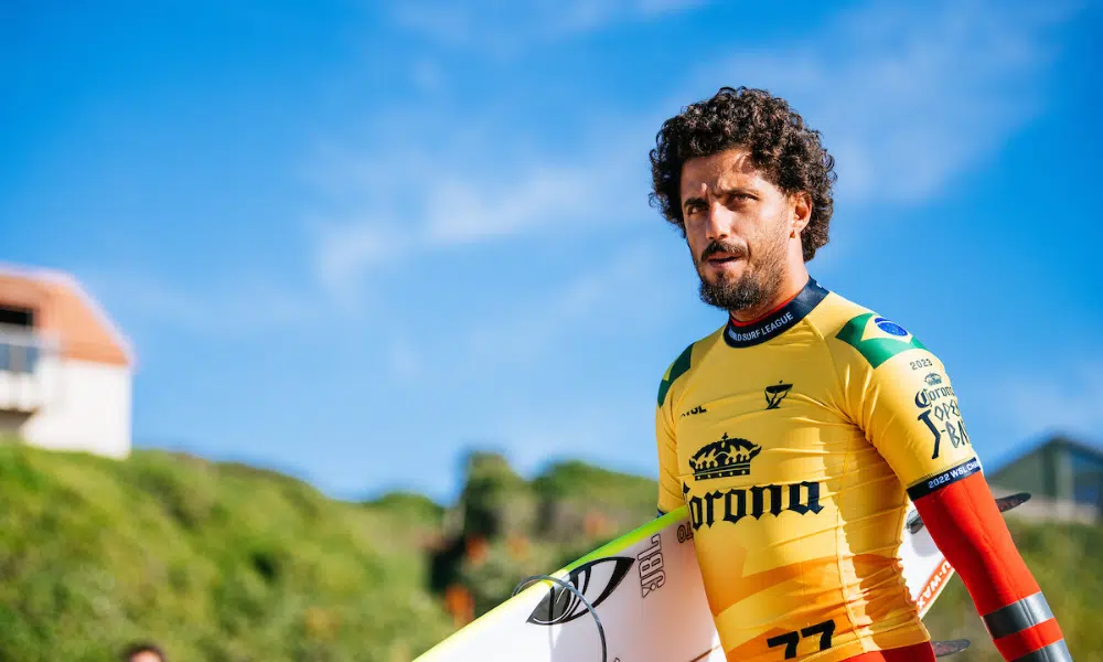 Surfe: Filipe Toledo avança em Teahupo’o e garante vantagem no Finals