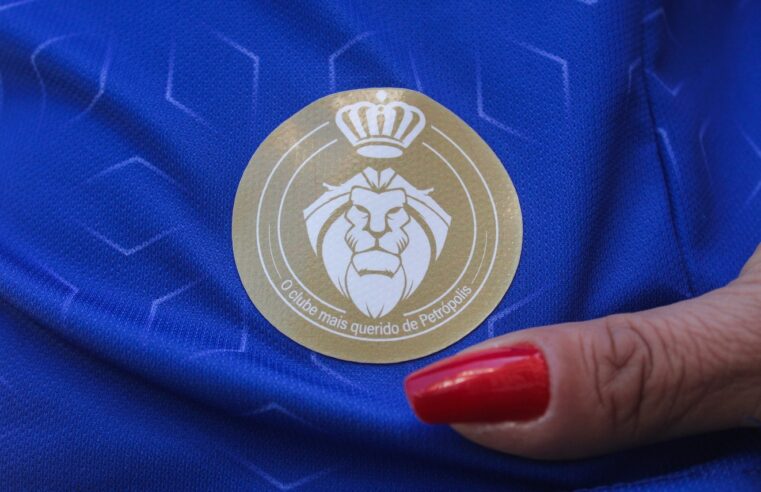 Com homenagem à Petrópolis e participação de moradores, Serrano lança uniformes para a temporada 2023