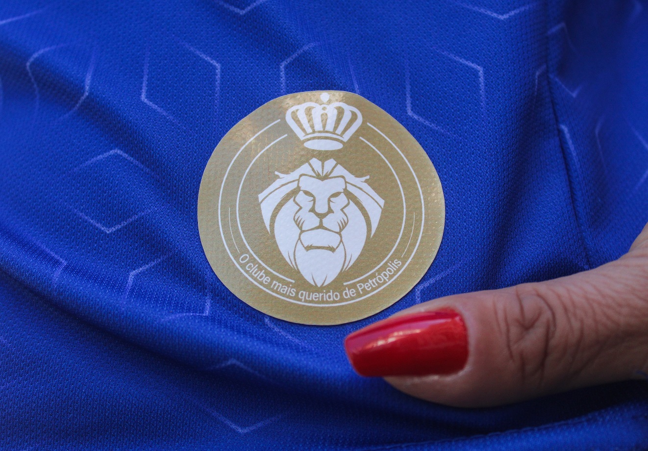 Com homenagem à Petrópolis e participação de moradores, Serrano lança uniformes para a temporada 2023