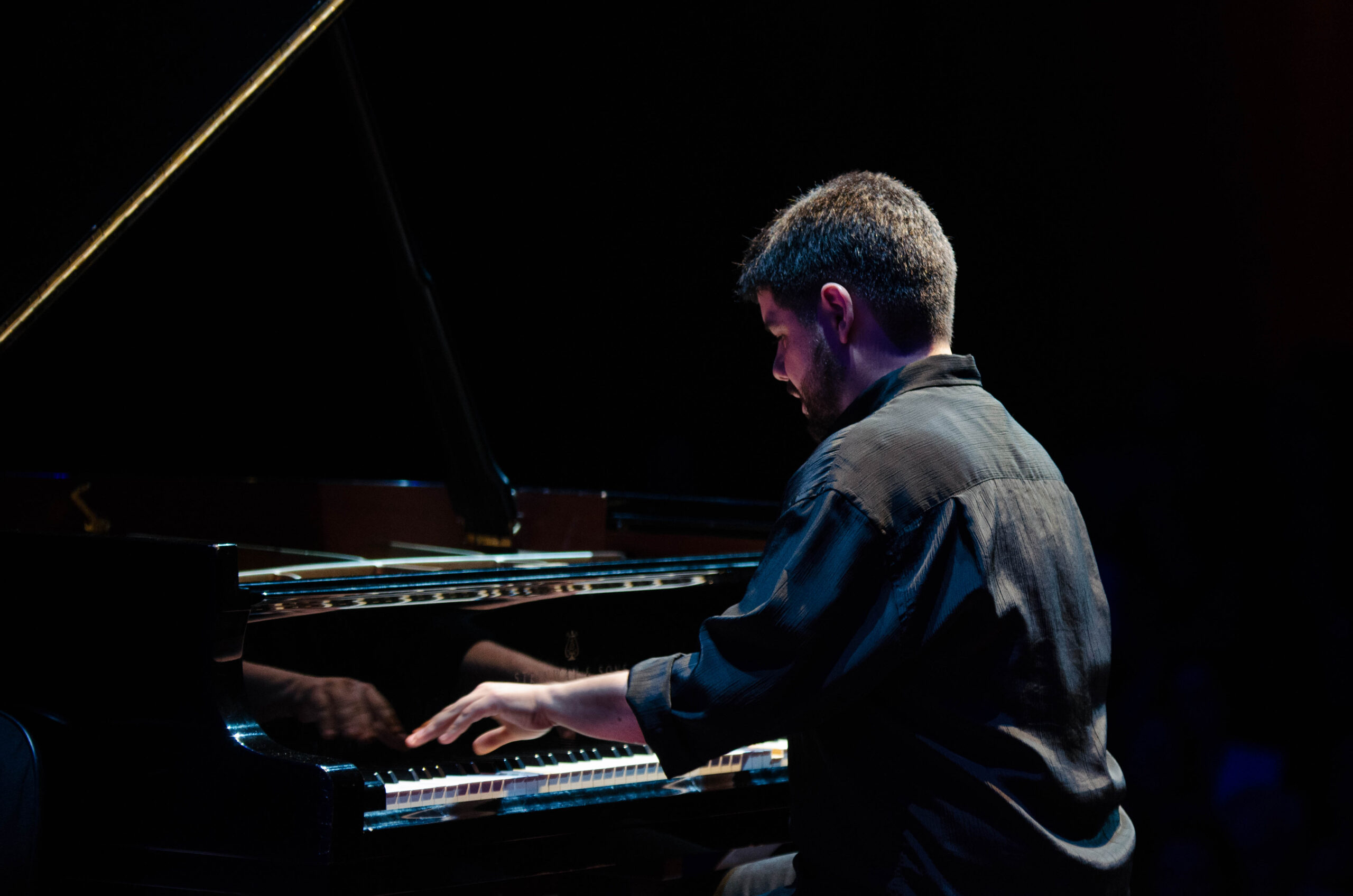 Luiz De Simone apresenta músicas de Yann Tiersen e Philip Glass na Casa de Petrópolis