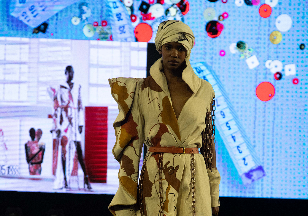 Arte, moda, resistência e resiliência marcam o desfile da Firjan SENAI na Fevest 2023