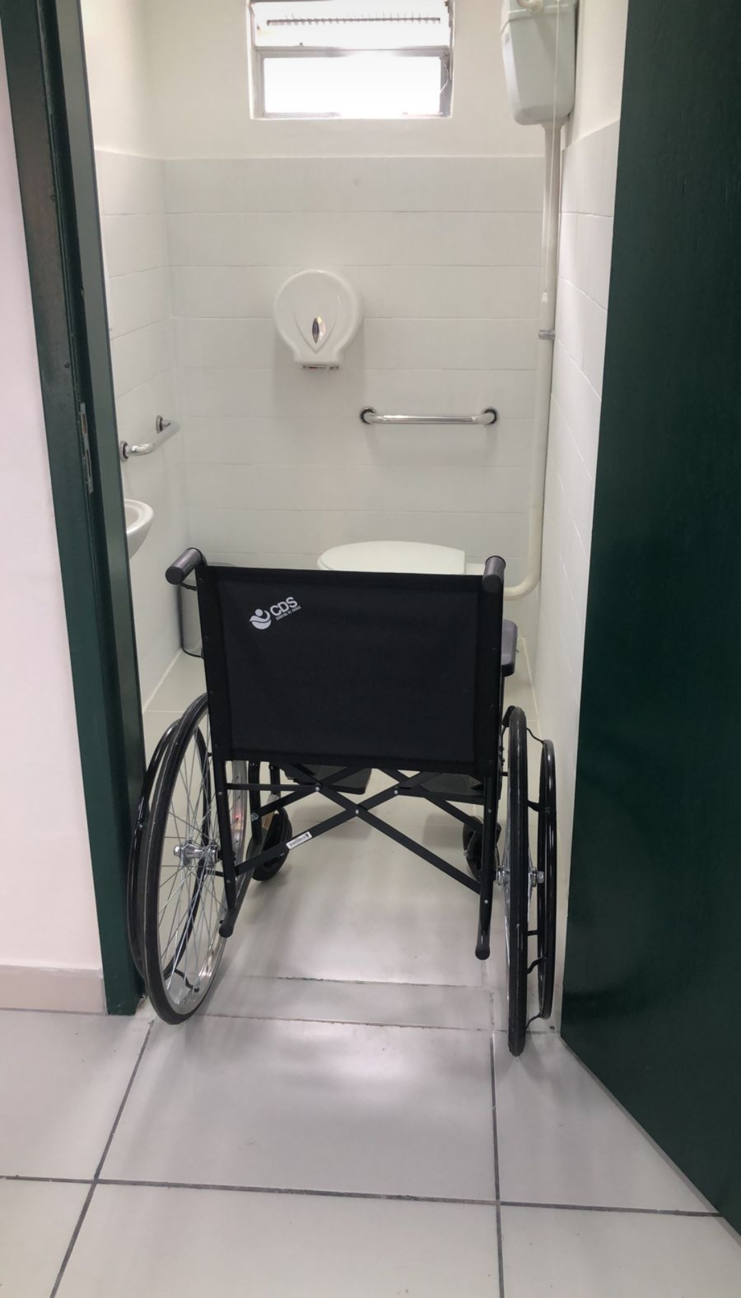 Prefeitura alega acessibilidade na UBS Retiro, mas foto mostra divergências