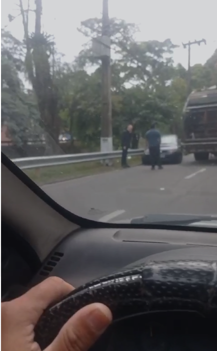Colisão na Avenida Barão do Rio Branco deixa o trânsito lento na manhã desta quinta-feira (17)