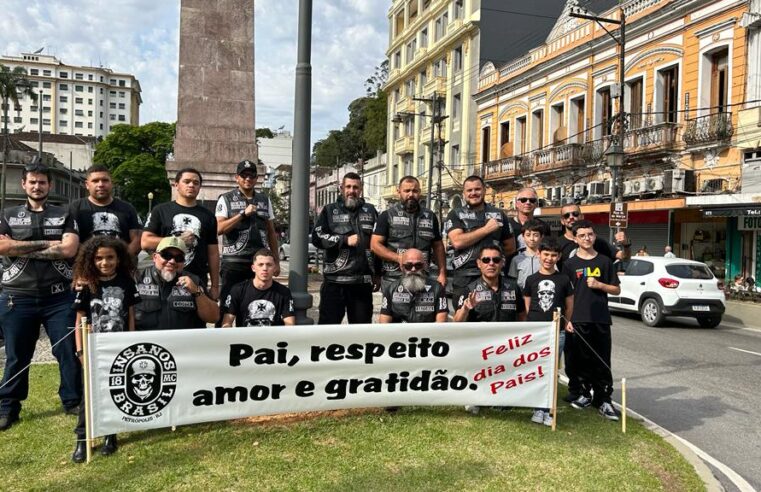 Motoclube Insanos realiza homenagem para os pais em Petrópolis