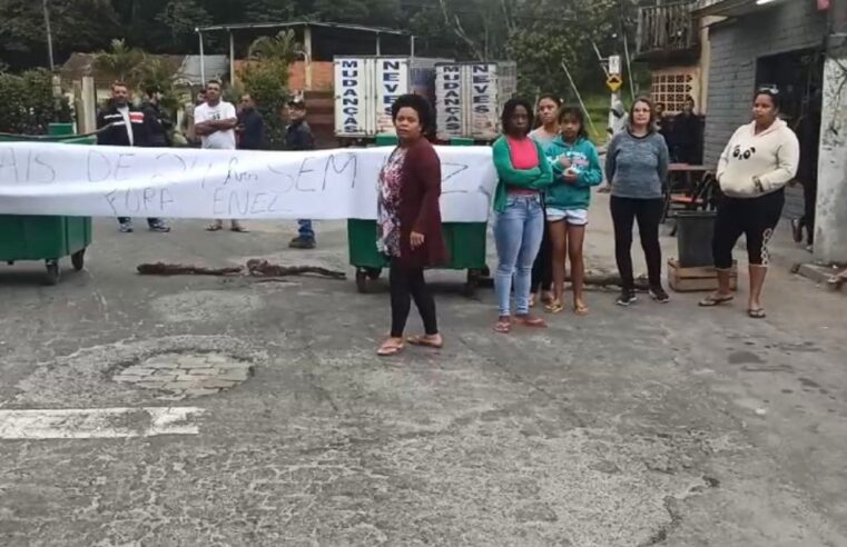 Moradores do Duarte da Silveira realizam manifestação contra a Enel neste domingo