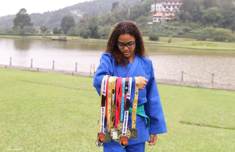 Petropolitana de 15 anos é campeã mundial de Jiu-jítsu