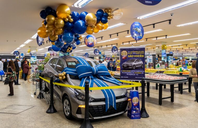 Bramil Supermercados sorteia prêmios e ganhador do carro 0km é de Petrópolis