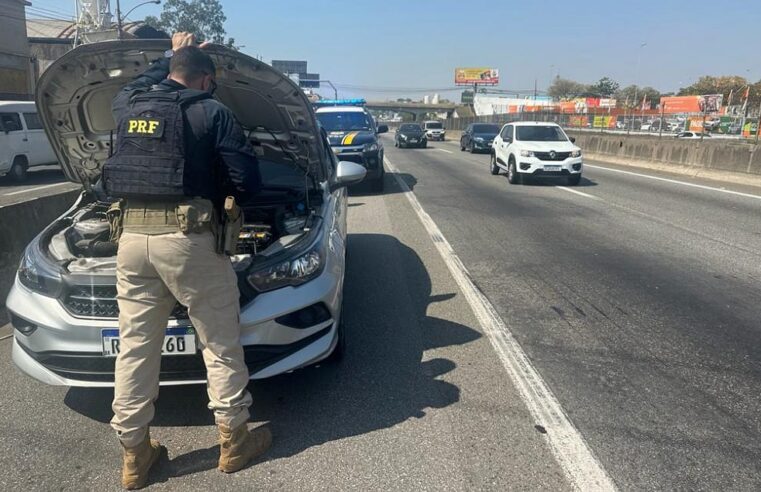 Motorista de aplicativo é preso na Baixada Fluminense com carro roubado