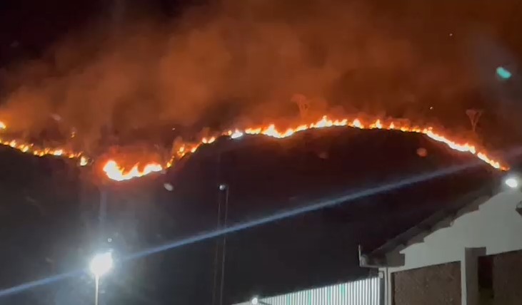 Incêndio em região de Mata assusta moradores em Corrêas