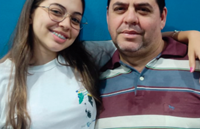 Dia dos Pais especial: pai e filha se preparam para a formatura na mesma escola em Costa Barros