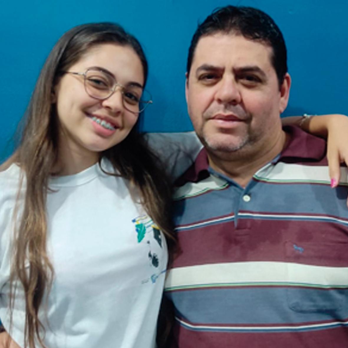 Dia dos Pais especial: pai e filha se preparam para a formatura na mesma escola em Costa Barros