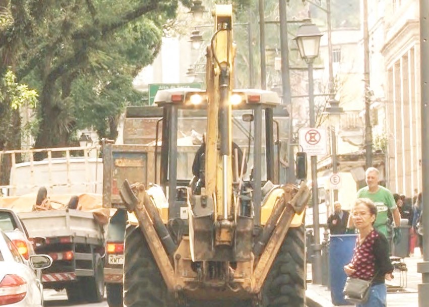 TCE aponta diferença de cerca de R$1,2 milhão entre licitação e contrato emergencial de lixo em Petrópolis