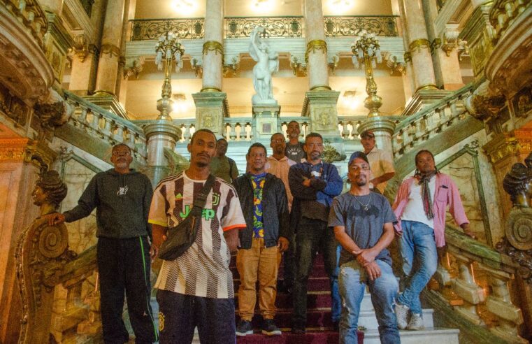Governo do Estado leva hóspedes do Programa Hotel Acolhedor para visita guiada ao Theatro Municipal