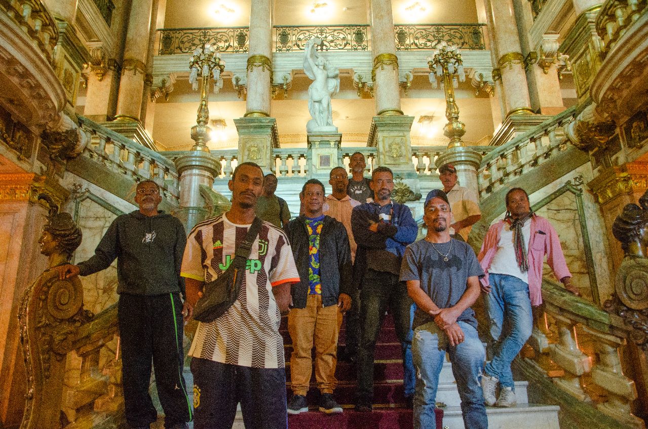 Governo do Estado leva hóspedes do Programa Hotel Acolhedor para visita guiada ao Theatro Municipal