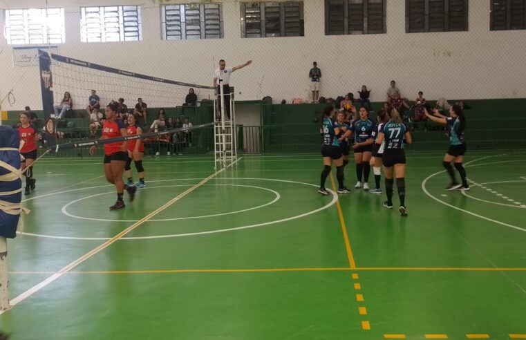 Mais cinco jogos do Campeonato Municipal de Vôlei Feminino são realizados em Petrópolis