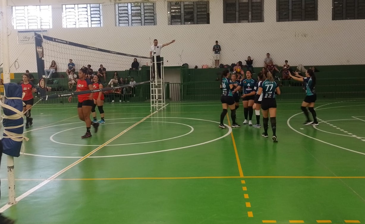 Mais cinco jogos do Campeonato Municipal de Vôlei Feminino são realizados em Petrópolis