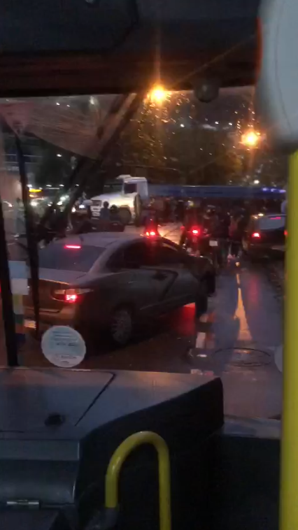 Carreta quebra e causa grande congestionamento na Avenida Barão do Branco