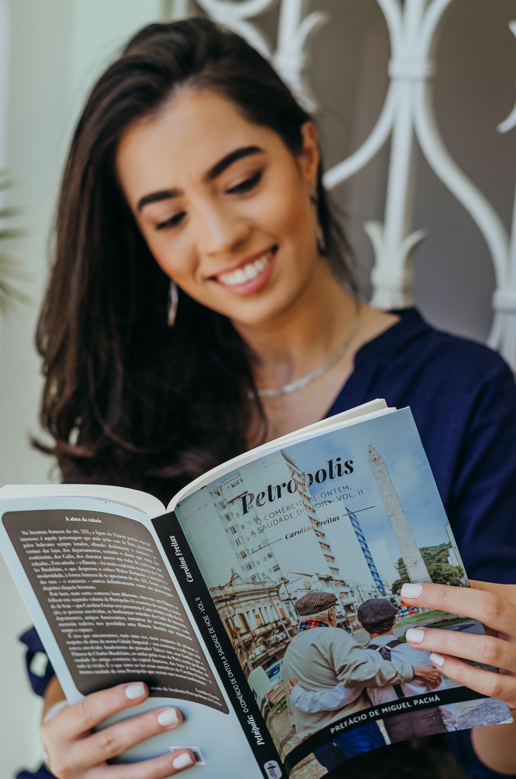 Escritora petropolitana lança segundo livro sobre comercio antigo de Petrópolis