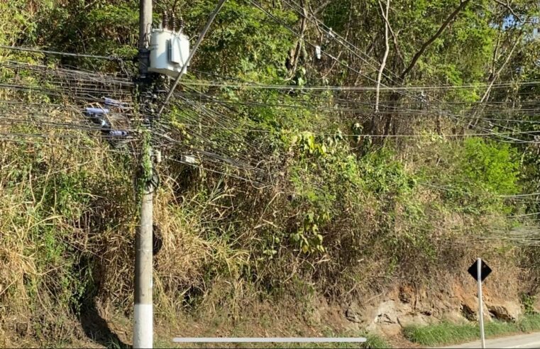 Falta de manutenção de ambiente público em Itaipava